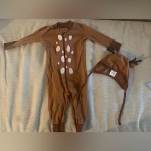 Great condition. Size 6-12month reindeer pajamas & bonnet Hanna Anderson
